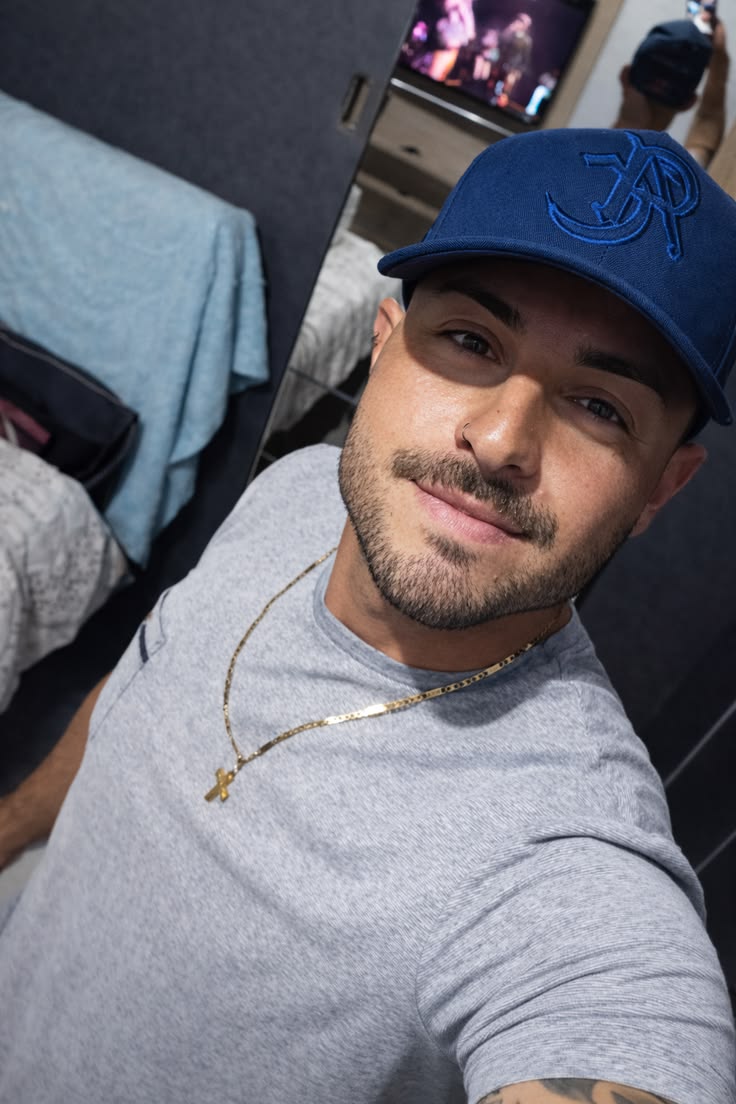 files/Selfie_com_estilo_em_frente_ao_espelho_6eef84d7-4066-411f-b359-b1e0e4a54373.jpg